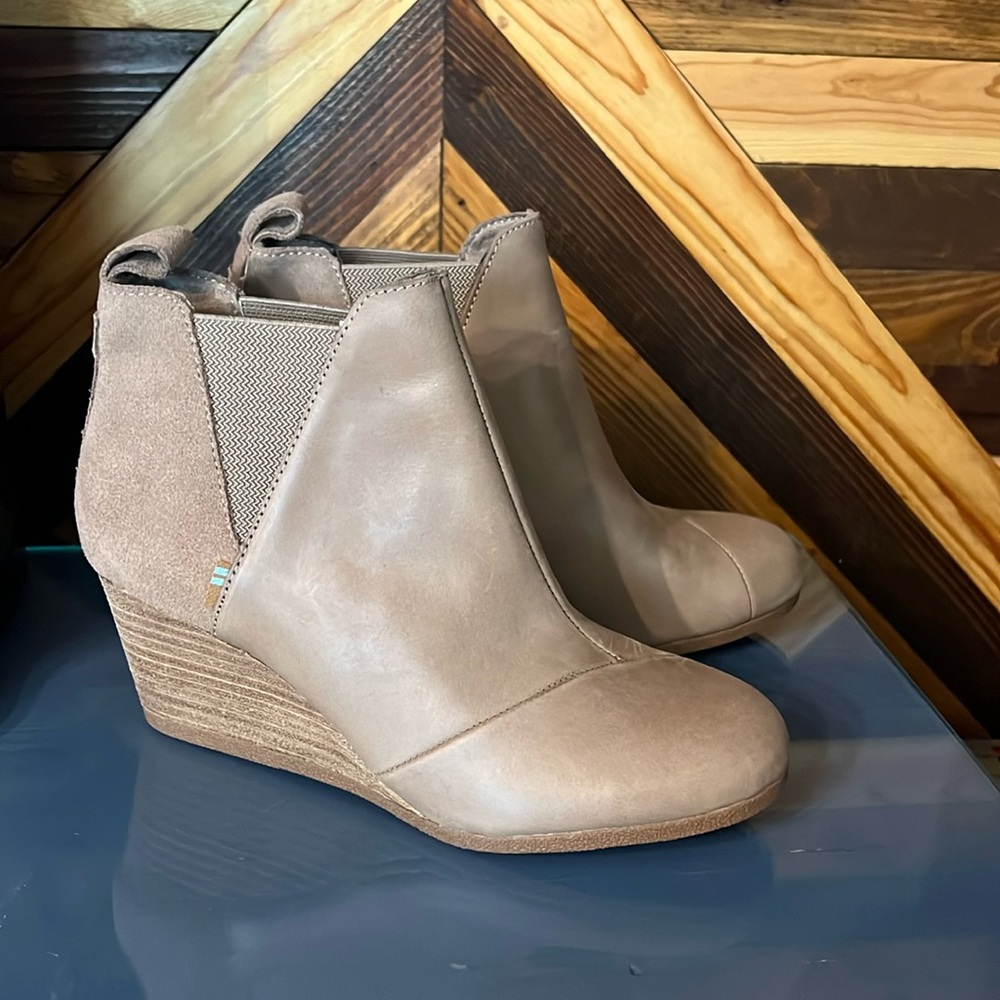 TOMS Women’s Kelsey Pull On Leather Wedge Bootie | Size 7.5 US | WITH TAGS